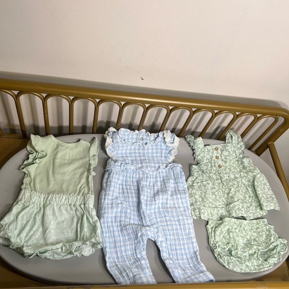 Carter's Other - 100% cotton Baby girl Sets w/ floral & ruffle details 3/6 months 0/3 months